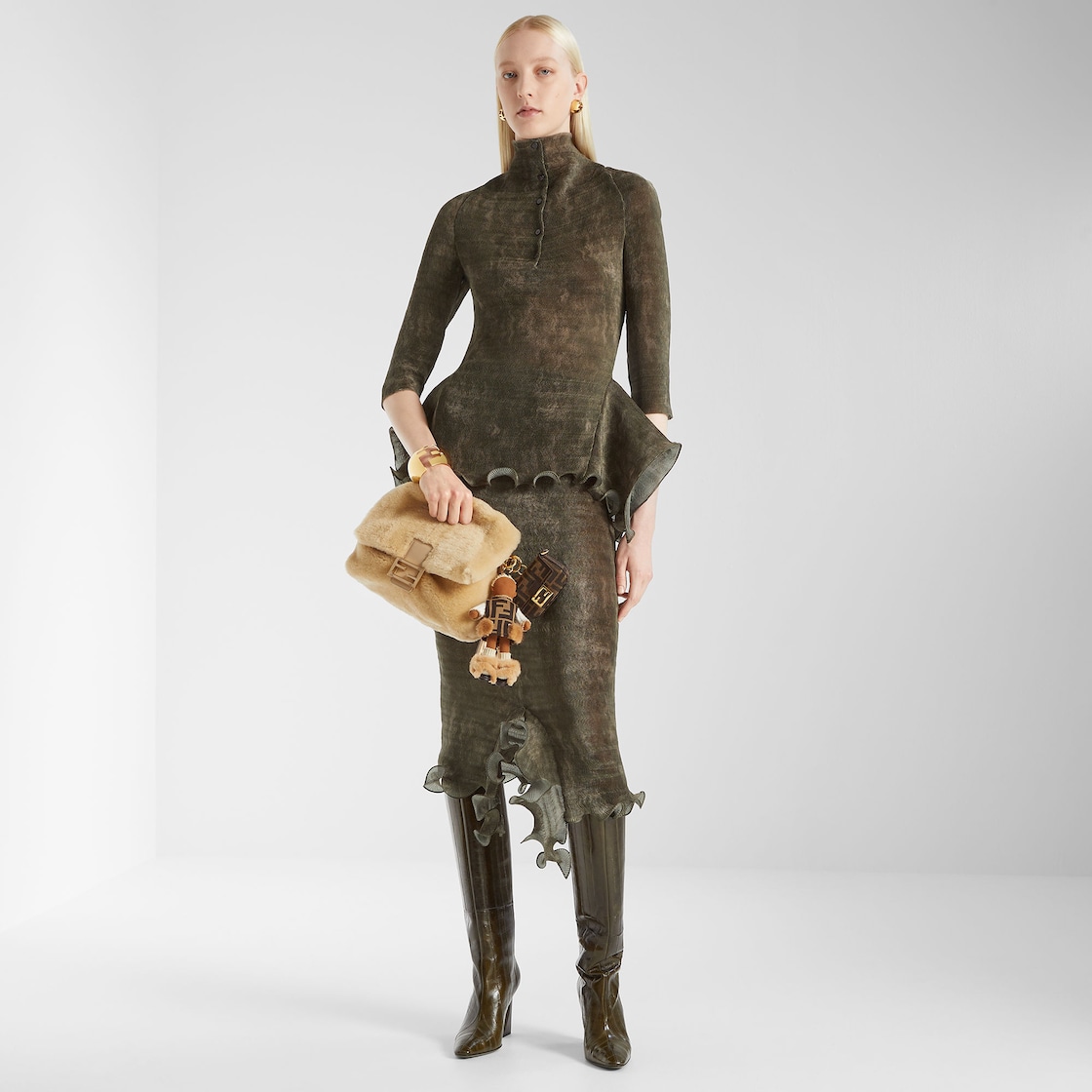 FENDI Mamma Baguette Medium Beige shearling bag - Image 3